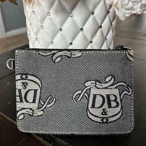 Dooney & Bourke wristlet EUC